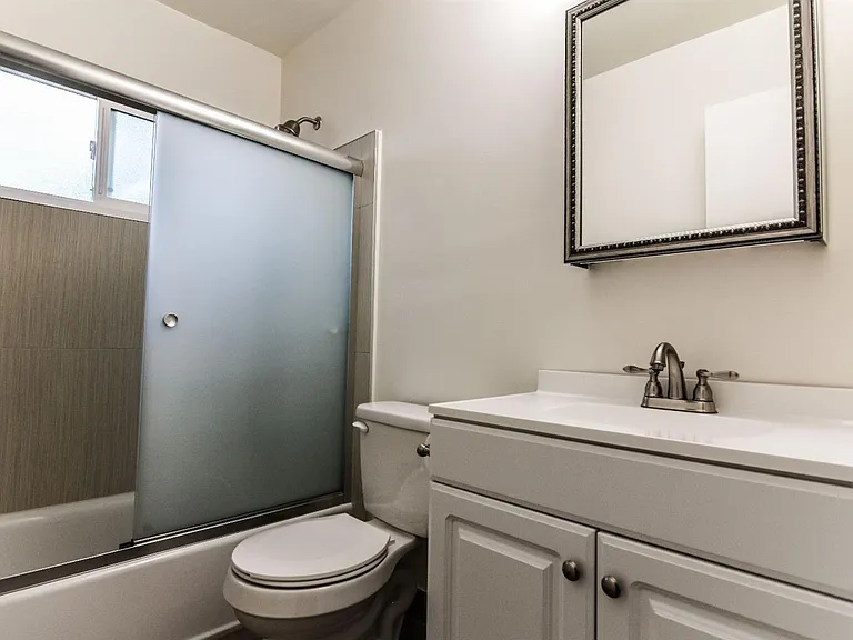 512 Griswold St #9 — Photo 8