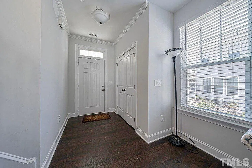 1305 White Beach Ln — Photo 3