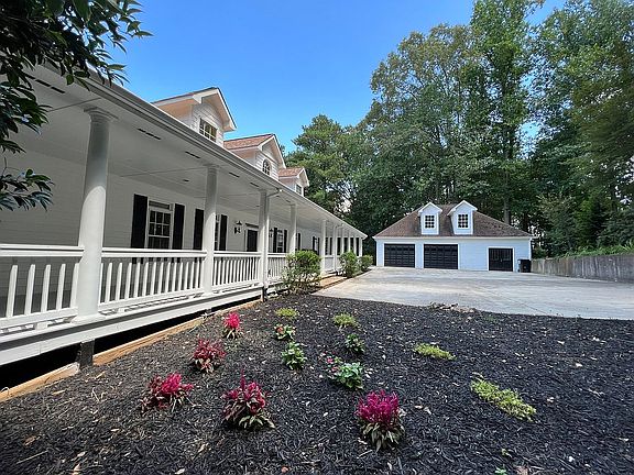 Large turnaround driveway