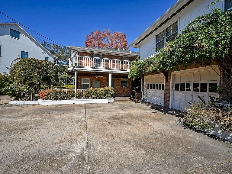 2821 Eastgrove Ln — Photo 4