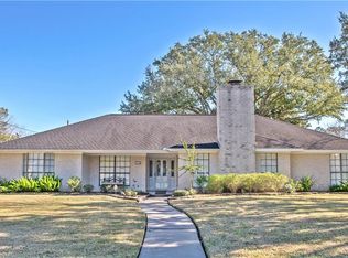 201 W Division St, Edna, TX 77957