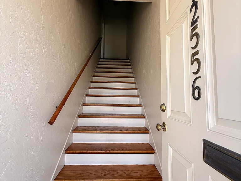 2556 Grant Ave — Photo 3