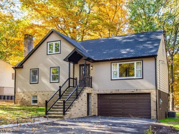 36 Sunset Rd, Bloomingdale Boro, NJ 07403