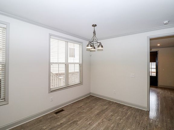 5th image of 126 Tanglewood Dr