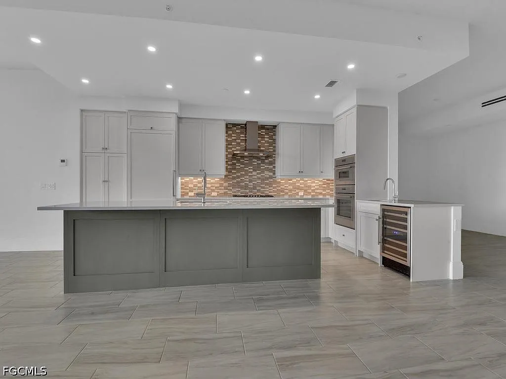 3 bed, 4.5 bath, 3075 sqft, $17,500 — Photo 4