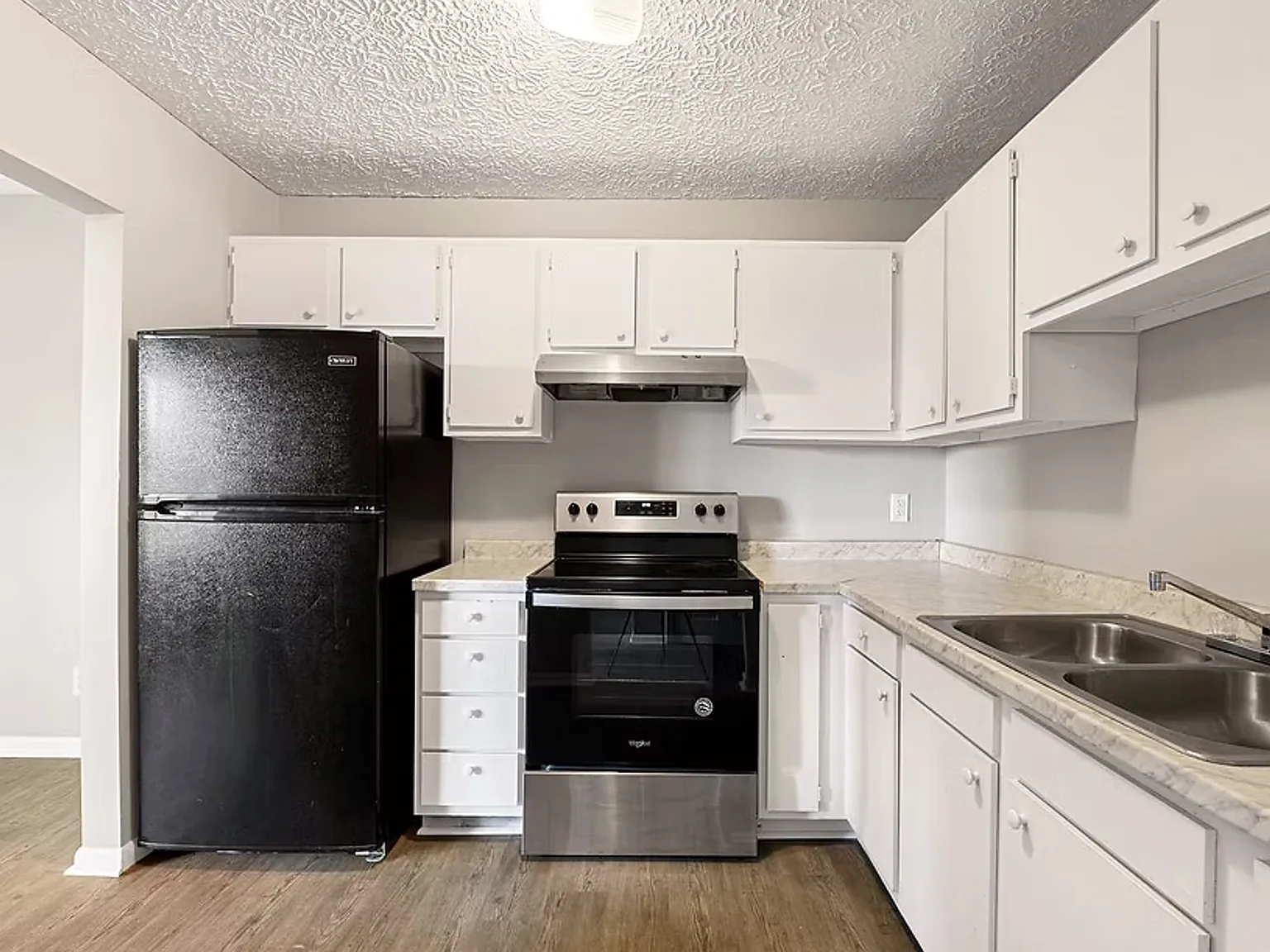River Glow Apartments — Photo 2
