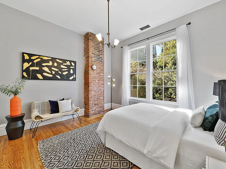 725 Webster St — Photo 11
