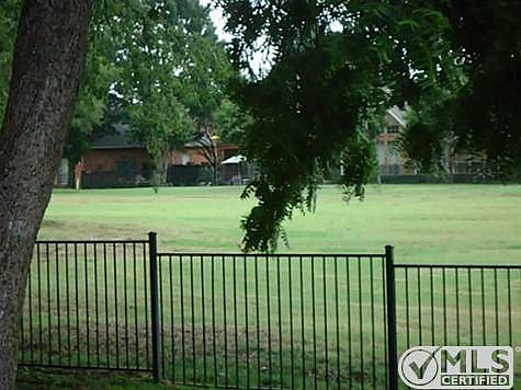 3rd image of 2917 Oak Springs Dr