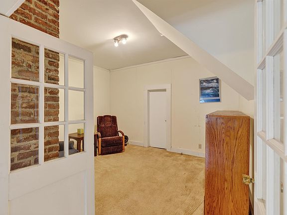 5th image of 507 W 6th St