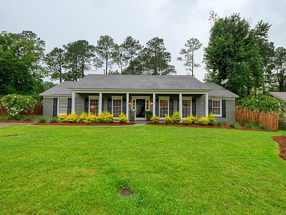 3rd image of 2110 Pinecliff Dr