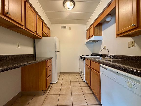 2nd image of 650 Center Rd APT C-22