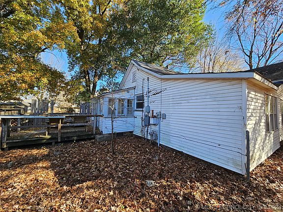 3rd image of 613 S 3rd St
