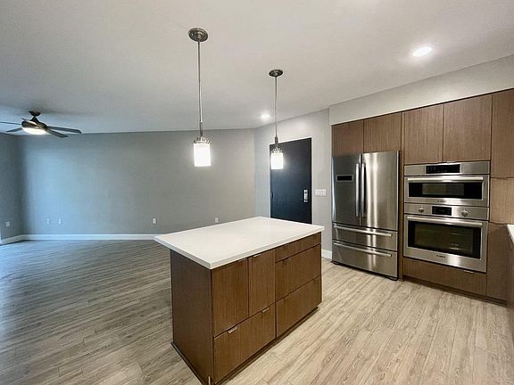 4th image of 558 W Date St #403