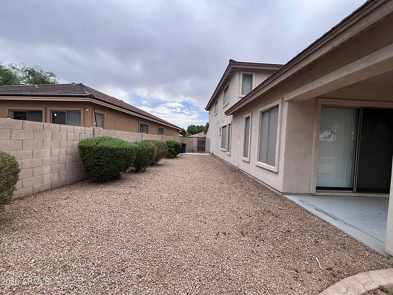 218 E Sunburst Ln — Photo 25