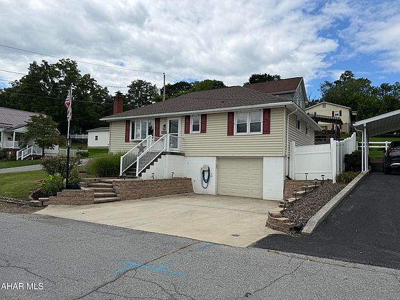 3rd image of 1303 Pine St