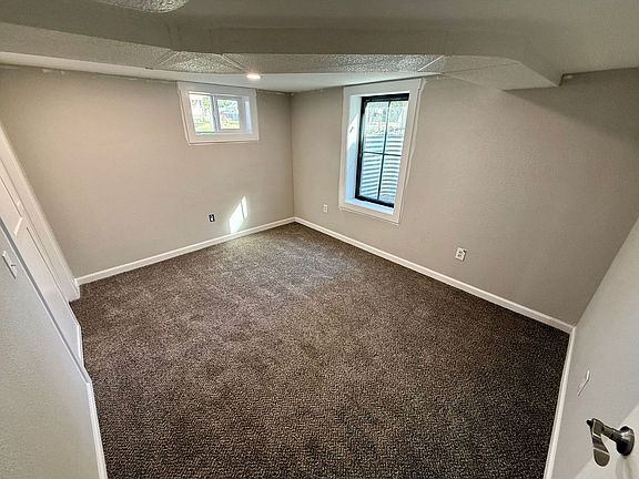 5th image of 540 10th St Unit B