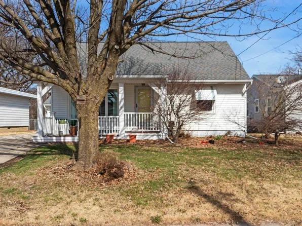 18 Lauterbach Dr, Bartonville, IL 61607