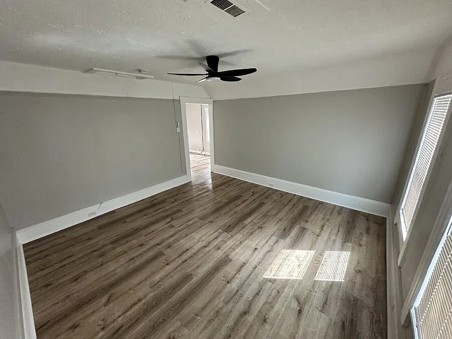 3-Bedroom Upper Duplex Unit in Cleveland — Photo 4