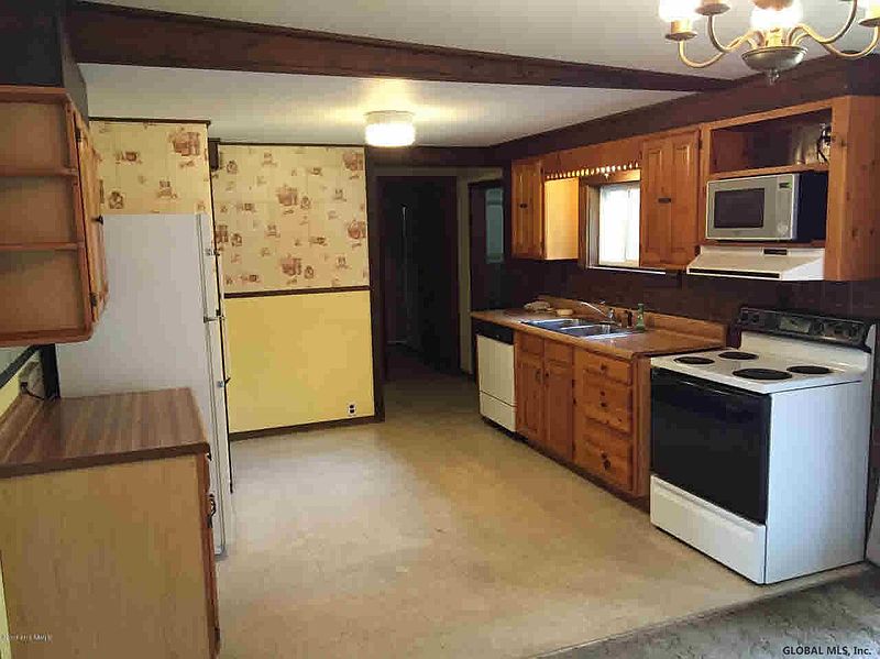 4th image of 120 Ruggles Road