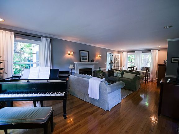 3rd image of 7 Lookout Ave