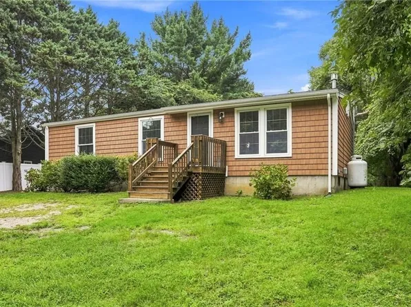 8 Choctaw Trl, Narragansett, RI 02882