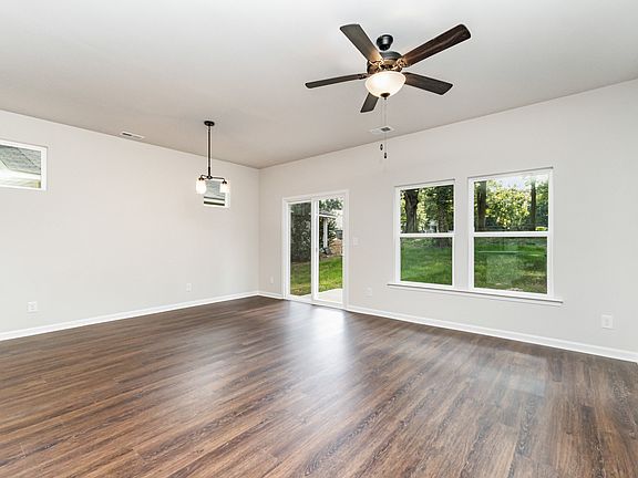 5th image of 3719 Davis Ave