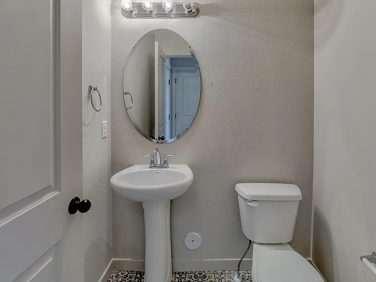 7505 S Foremast Ave — Photo 8