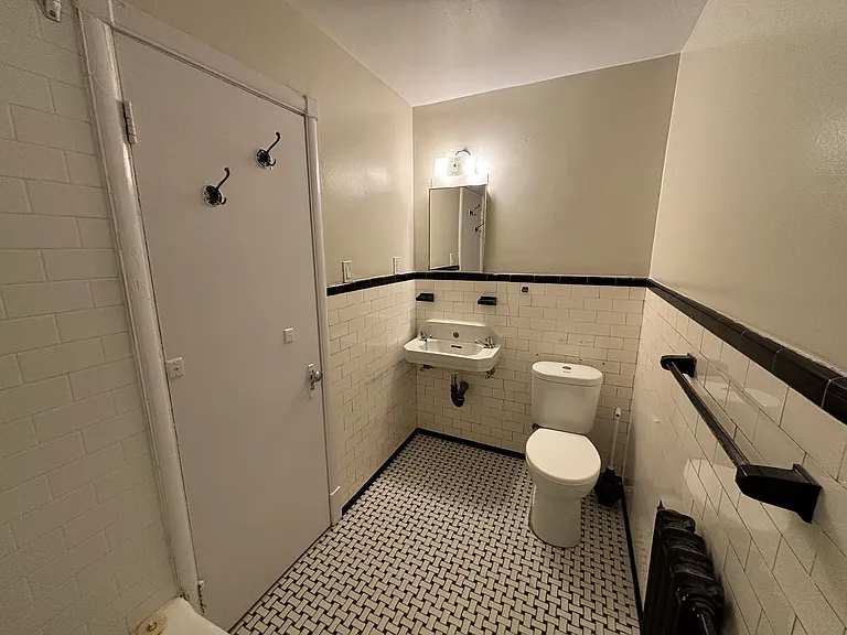 275 Friel St — Photo 12