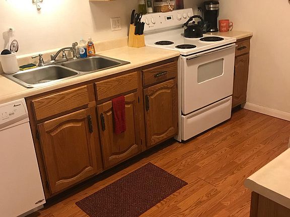 4th image of 17 Village Ct