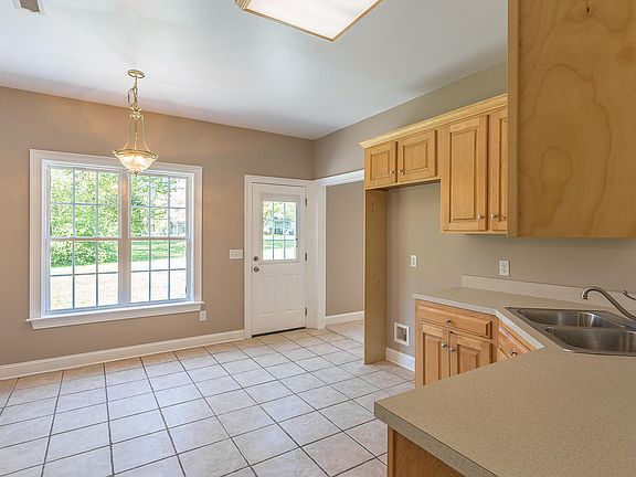 5th image of 2571 Robin Glen Dr