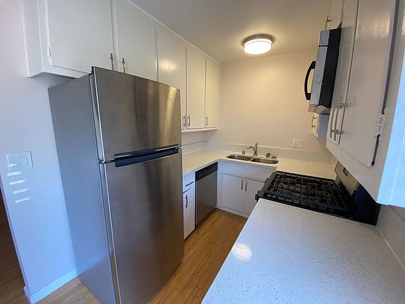 4th image of 2637 S Centinela Ave #17