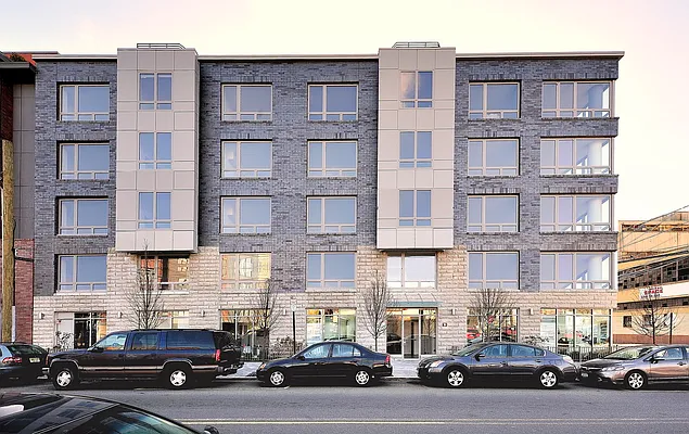 Sold by Vesta Hoboken | media 3