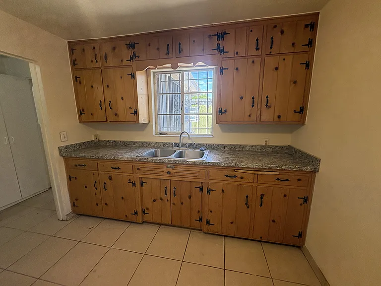 1908 N Tucker Dr — Photo 13