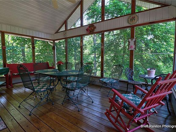 3rd image of 14 Allison Ln
