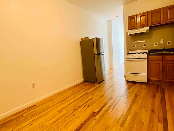 4th image of 21-79 Steinway St #2B