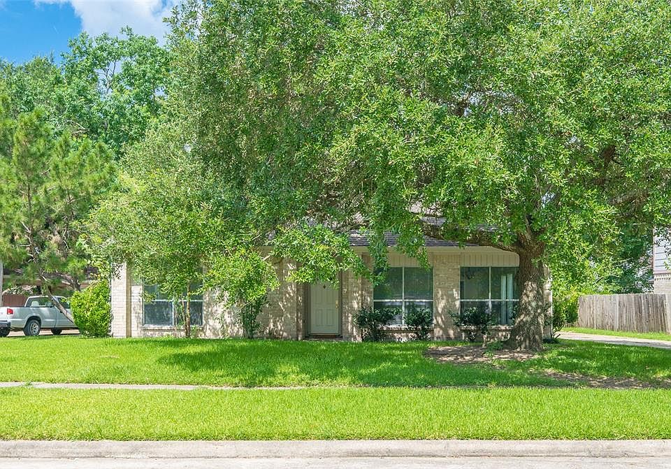 1st image of 307 Woodcombe Dr
