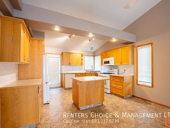 4th image of 93 Sherwood Blvd W