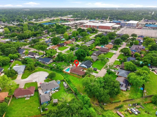 5424 Bramble Ln, Dickinson, TX 77539