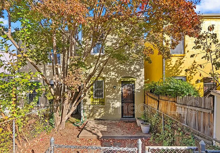 1309 Emerald St NE — Photo 26