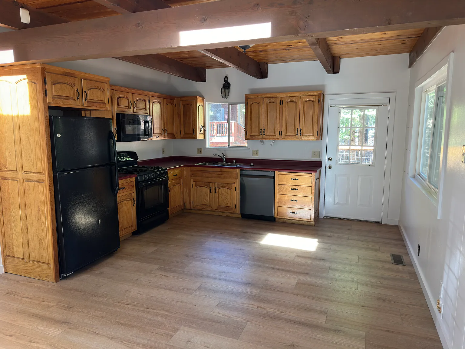 3 bed, 1275 sqft, $3,900 — Photo 4