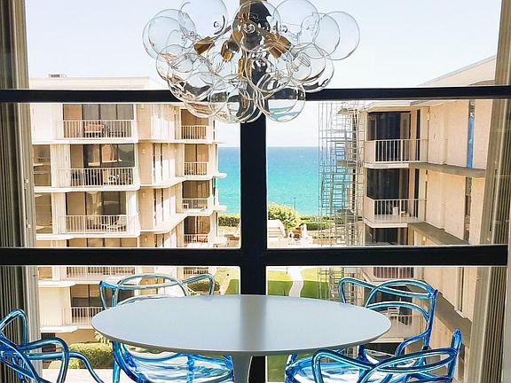Kitchen Breakfast Area