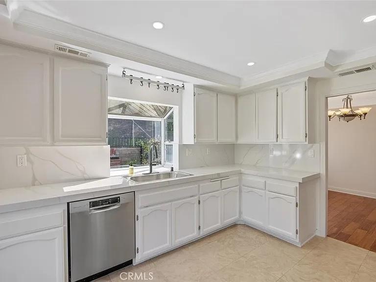 5974 Ruthwood Dr — Photo 4