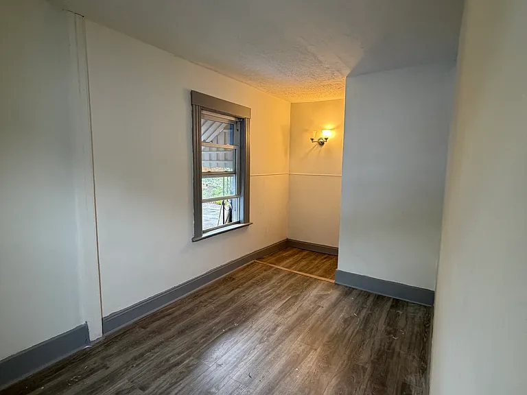 84 Putnam St — Photo 8