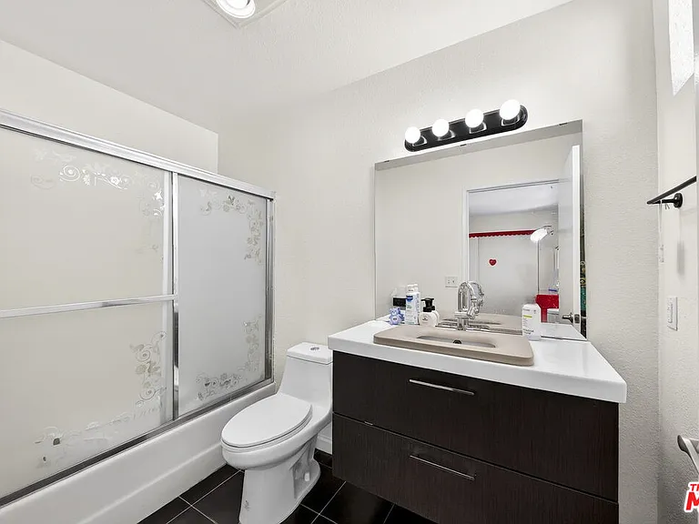 9034 Willis Ave #14 — Photo 17