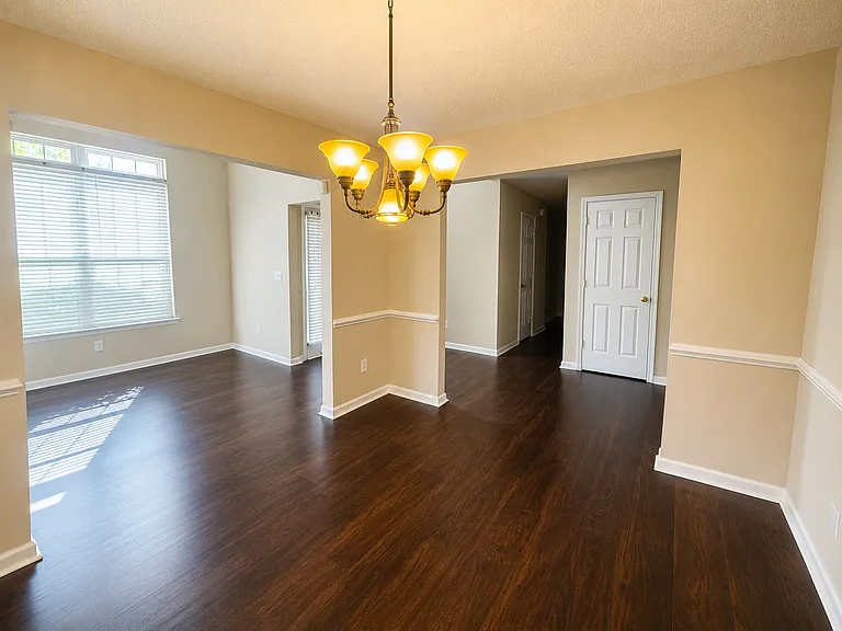 151 Silverwood Trl — Photo 4