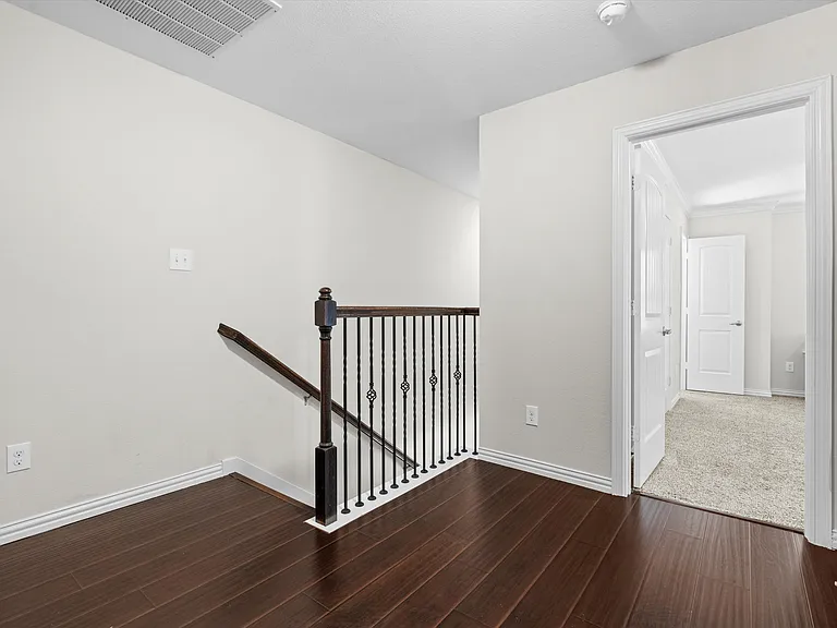 6900 Carrington Ln — Photo 4
