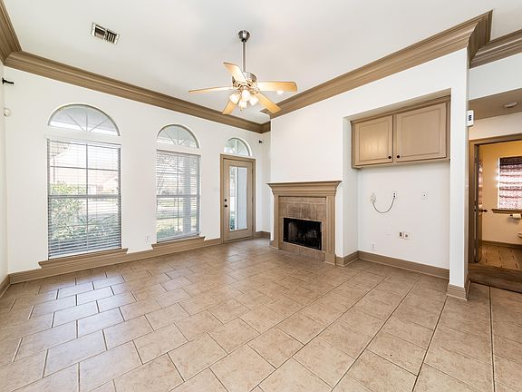 3rd image of 128 Windermere Cir