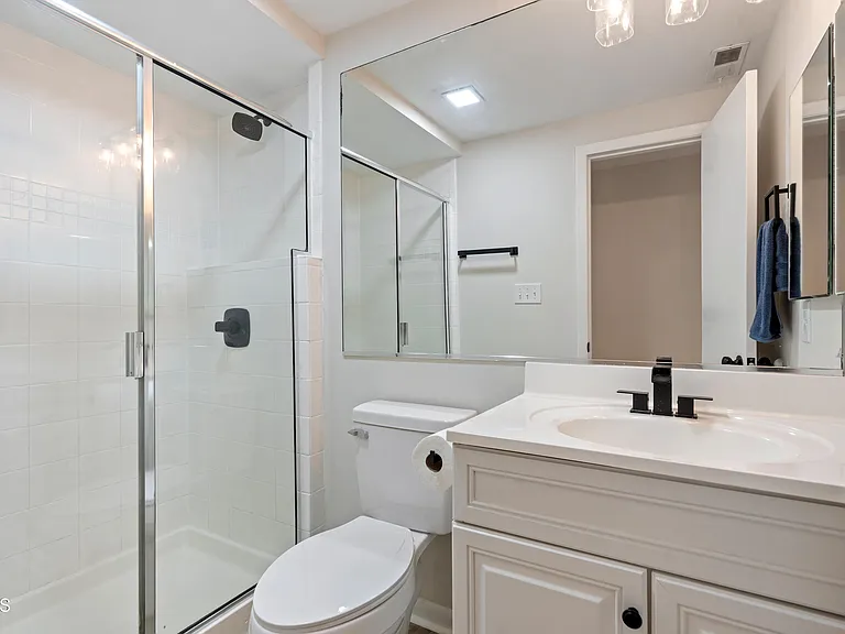 201 Howell St #600C — Photo 16