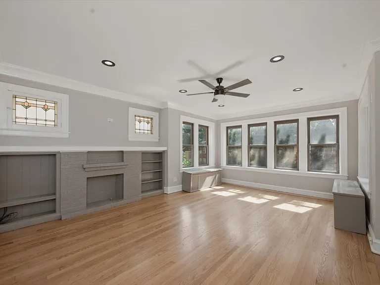 5742 N Rockwell St #2 — Photo 2