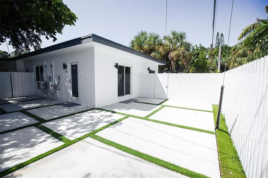 1 bed, 1.0 bath, 765 sqft, $1,950 — Photo 2